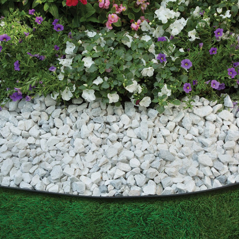 EasyFlex 1.7-inch wall no-dig edging highlights tall, defined edges.