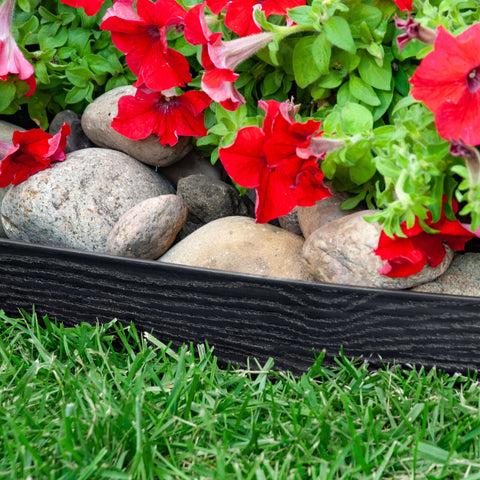 64 anchoring spikes secure the edging for stable borders