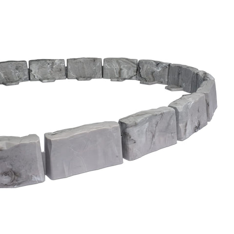 EasyFlex built-in retaining section holds back mulch and soil