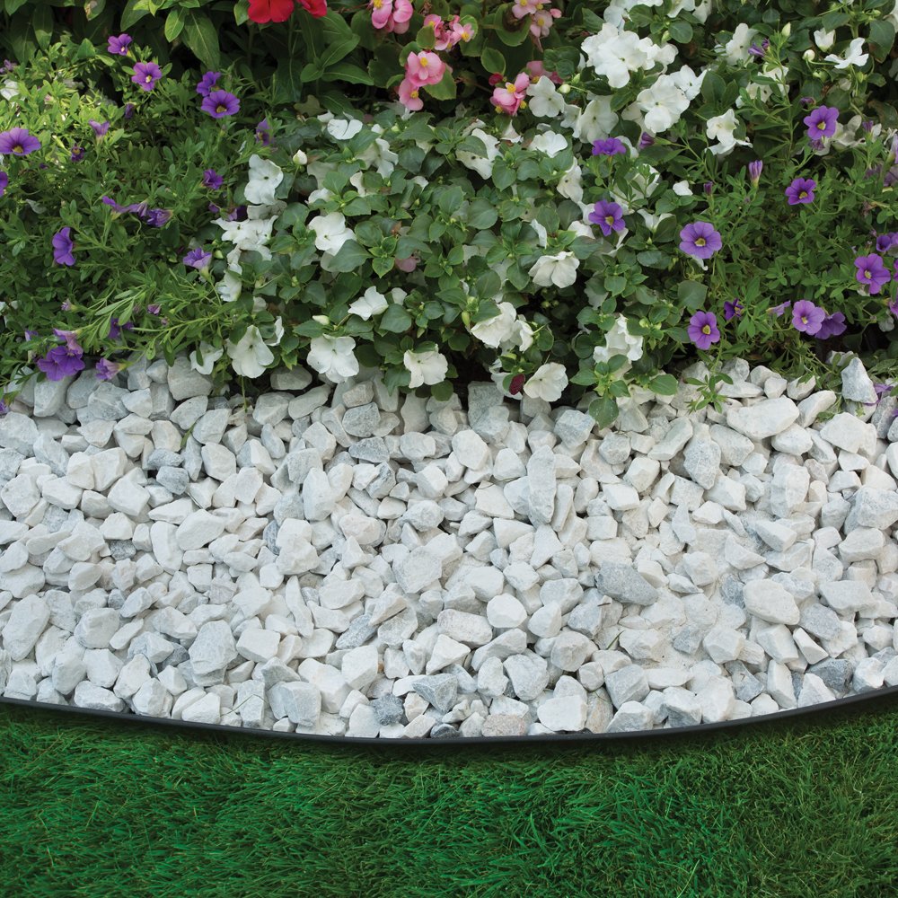 EasyFlex curves demonstrating flexible layouts around trees and beds