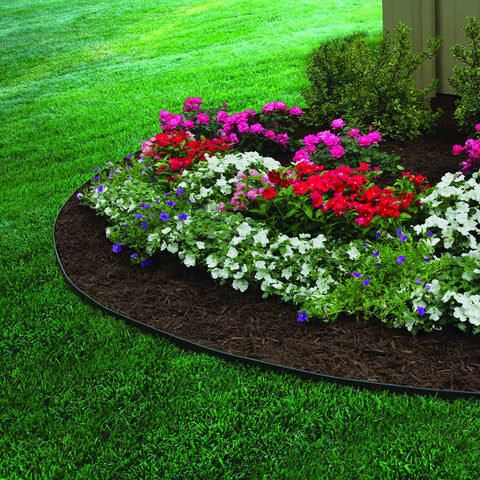 EasyFlex landscape edging curved application shows flexibility for arcs.