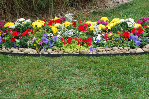 EasyFlex curved-edge design enables smooth garden bed transitions