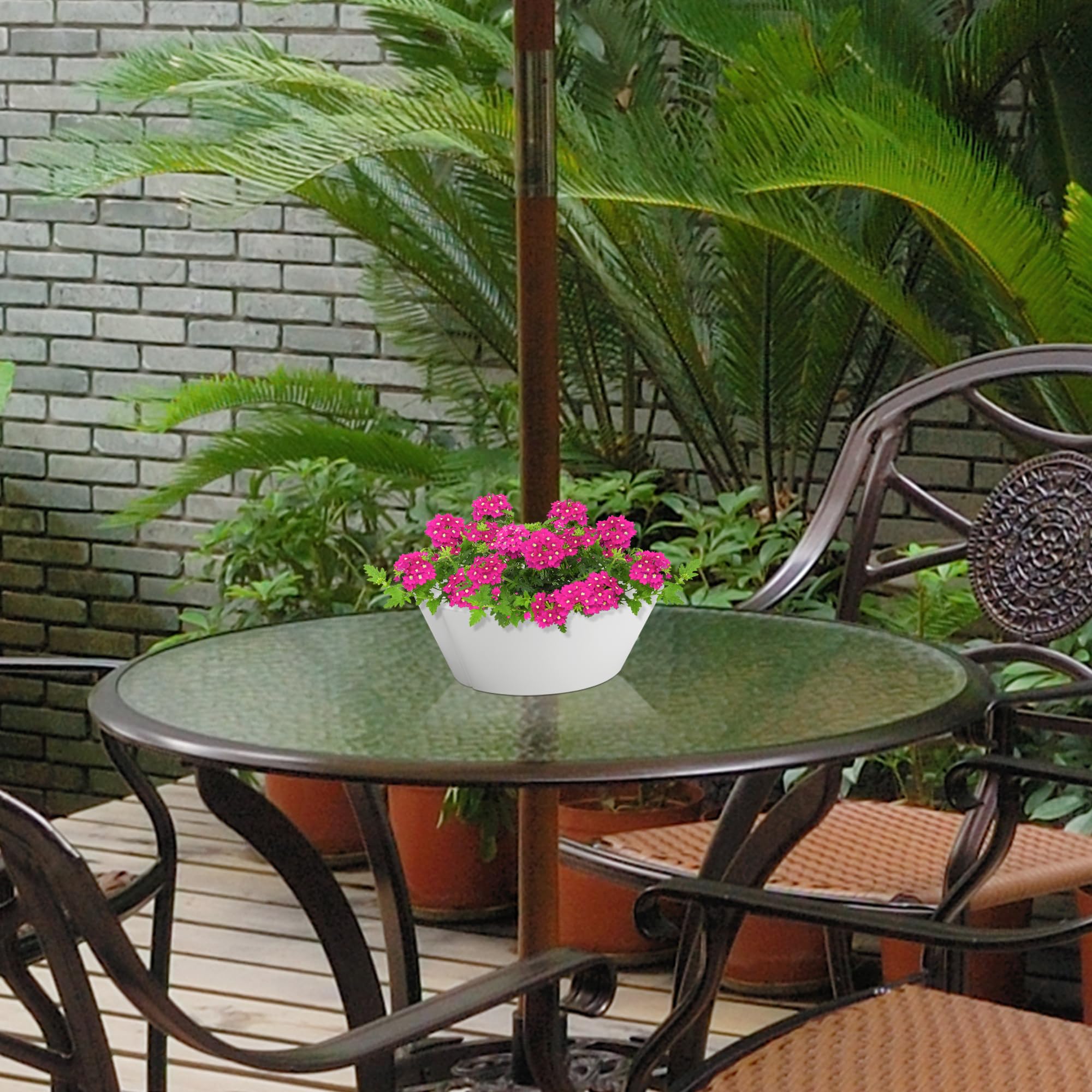 EBaokuup planter features drainage holes to prevent overwatering and soil sogginess.