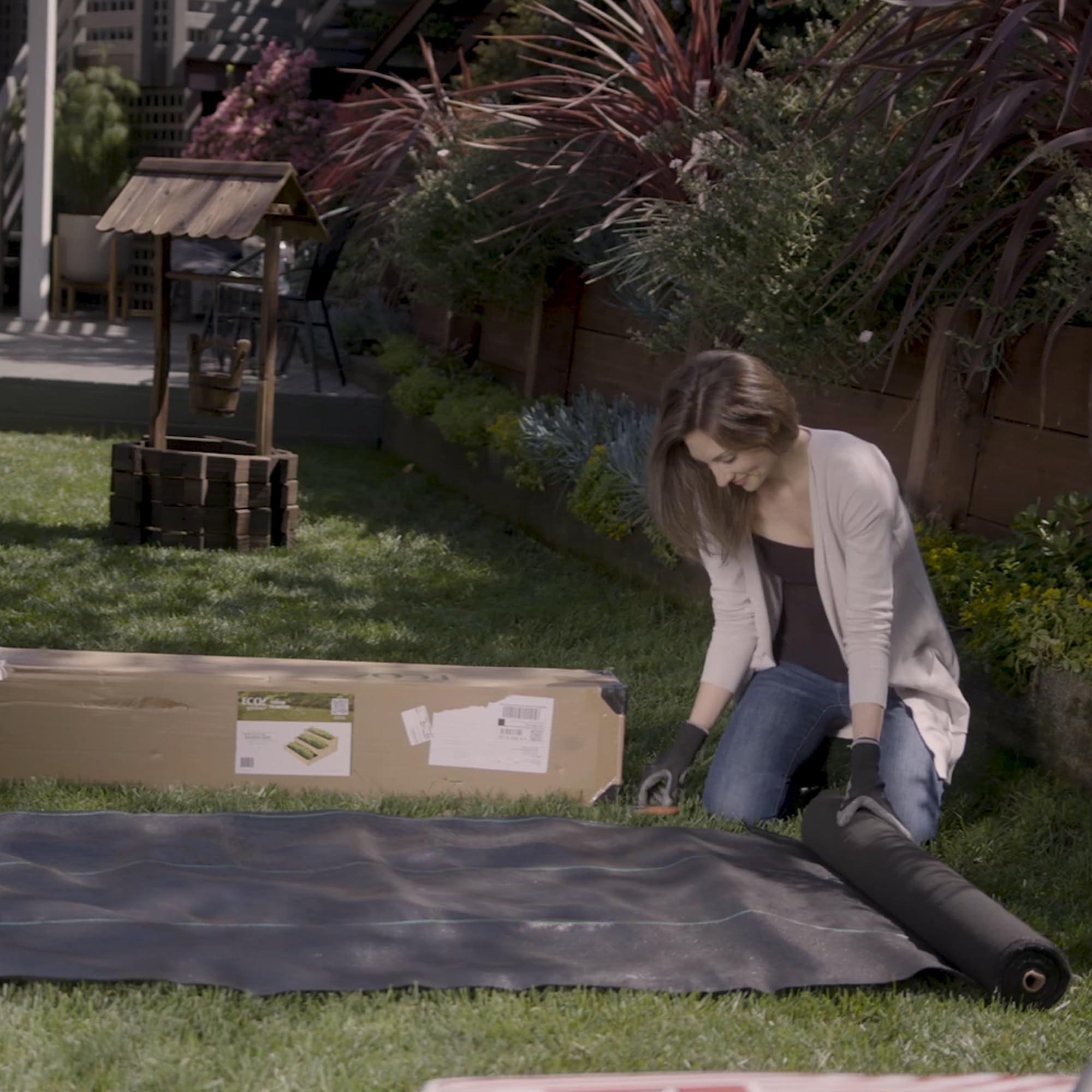 ECOgardener easy-install landscape fabric with simple setup example.
