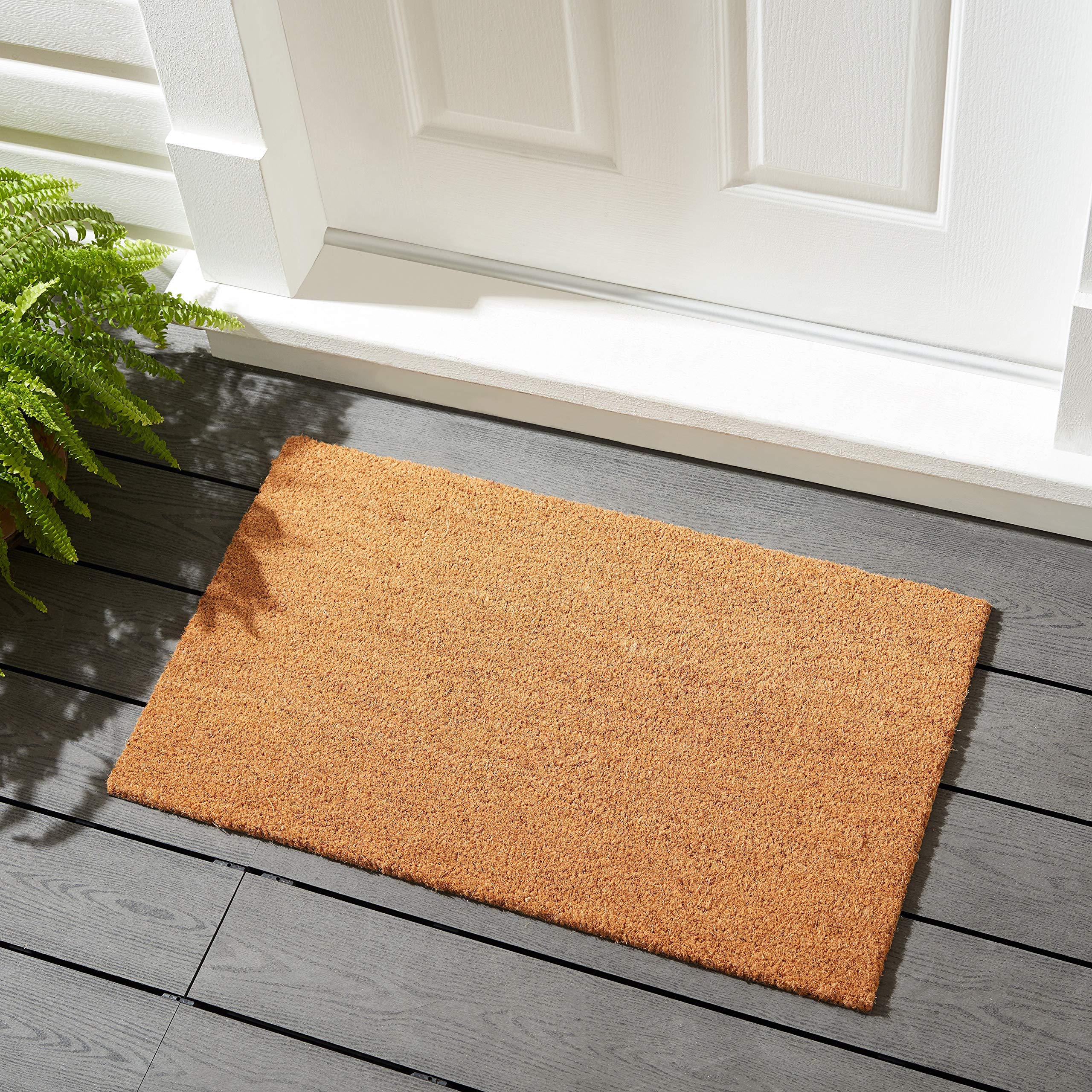 Close-up of coir fibers highlighting durable dirt-scrubbing action of the doormat