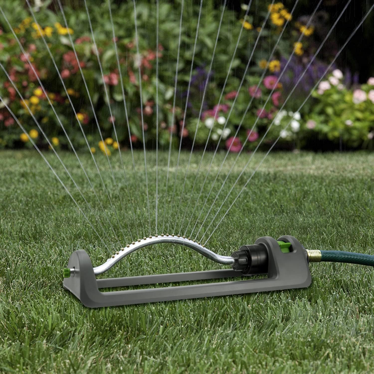 EC.TEAK lawn sprinkler with 18 brass nozzles delivers wide coverage up to 3600 sq ft.