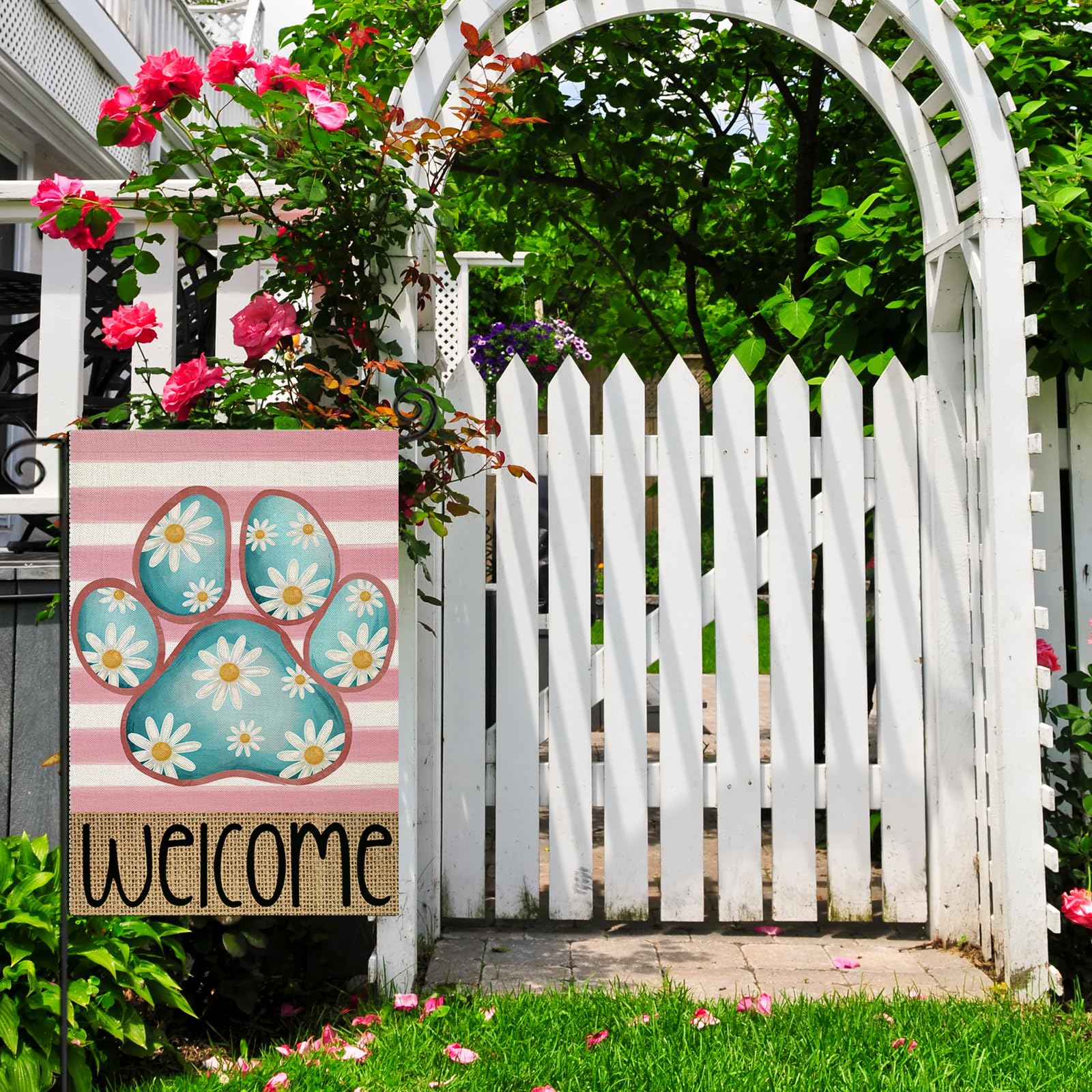 EKOREST double-sided garden flag visible from both sides for flexible placement.