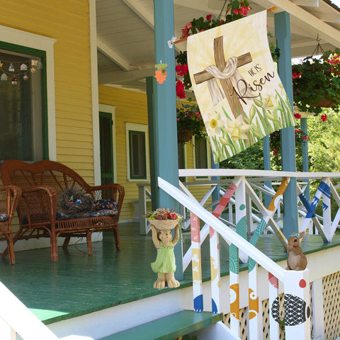 EKOREST Double-stitched edge flag for durable outdoor use.