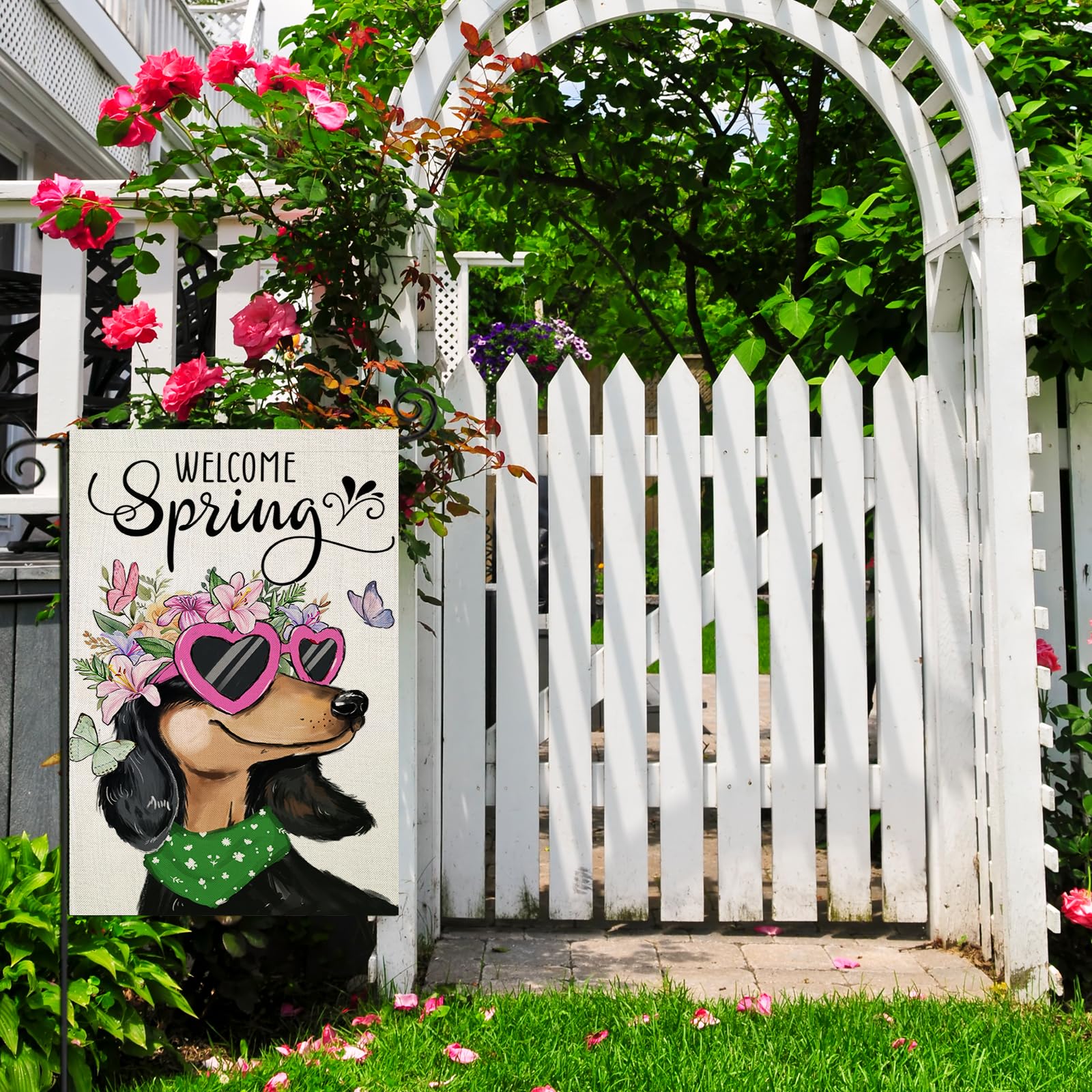 Durable burlap material resists sun and fading for spring through summer use.