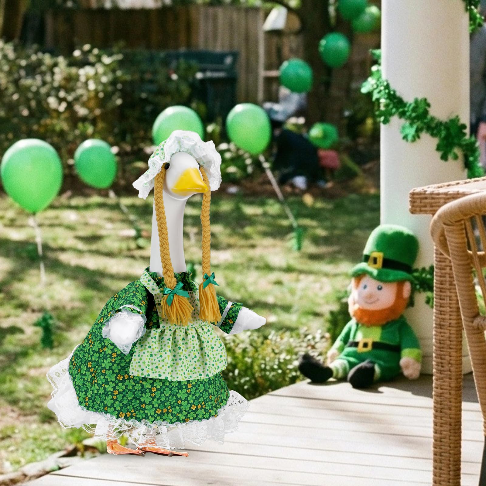 EKOREST Irish-inspired goose attire, ideal complement for lawn or garden entryways