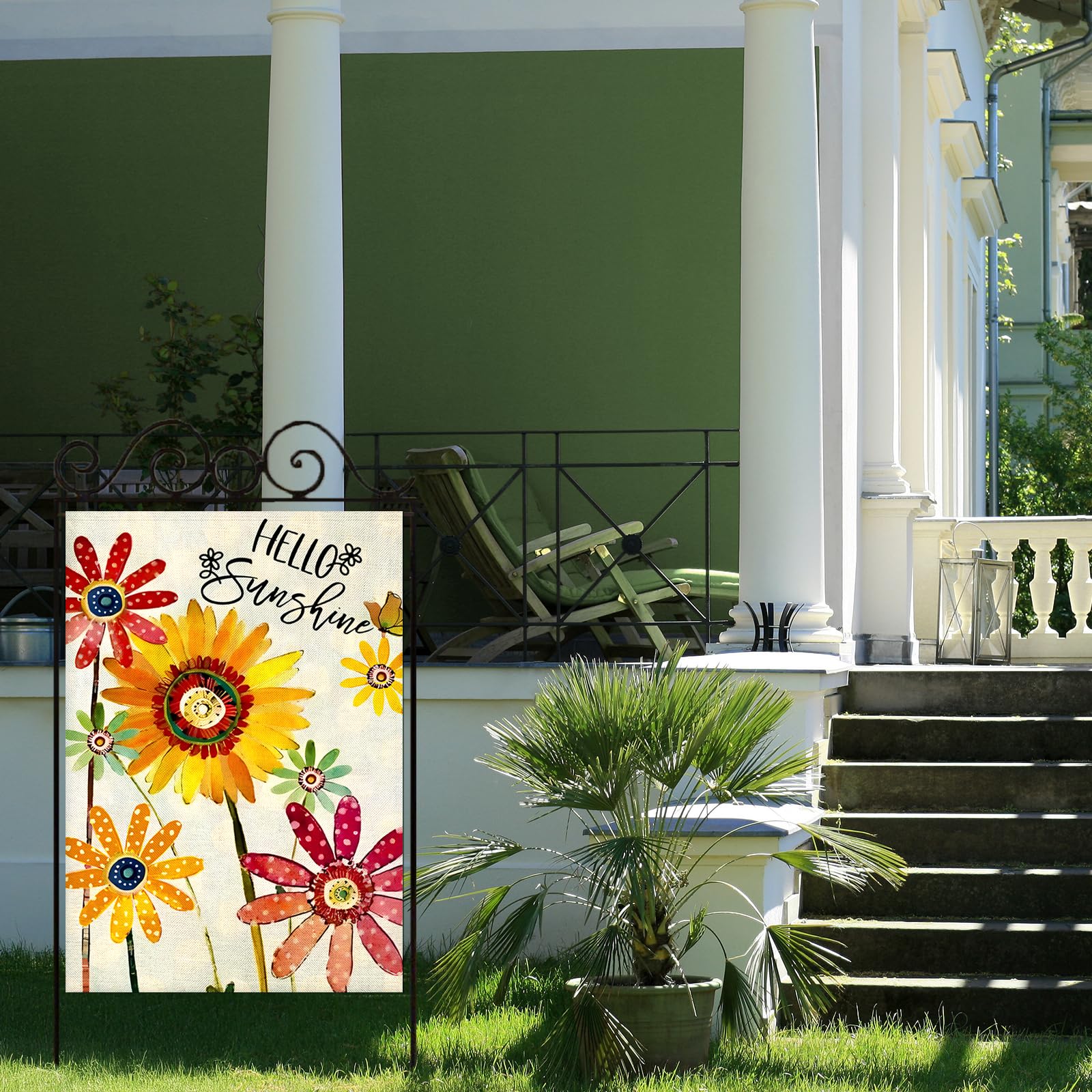 EKOREST Burlap flag material resists weather and fading in sunlight.