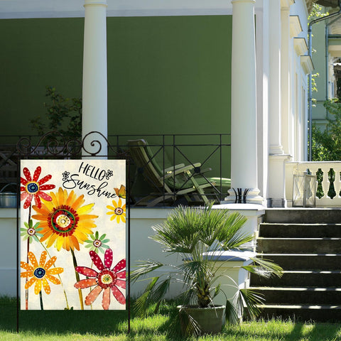 EKOREST Burlap flag material resists weather and fading in sunlight.