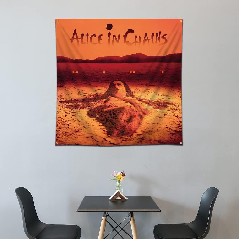 Eksent Alice Rock tapestry flag uses UV-resistant dye for lasting color in sun.