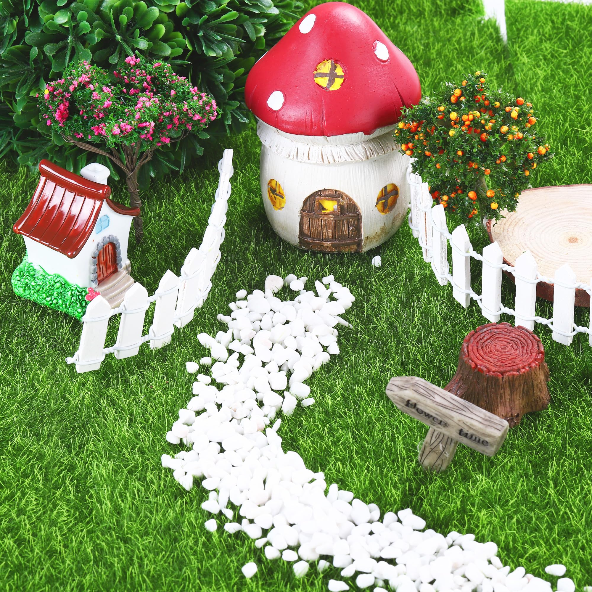 Elcoho grass tile for tiny landscapes, cuttable and easy to arrange in dollhouses.