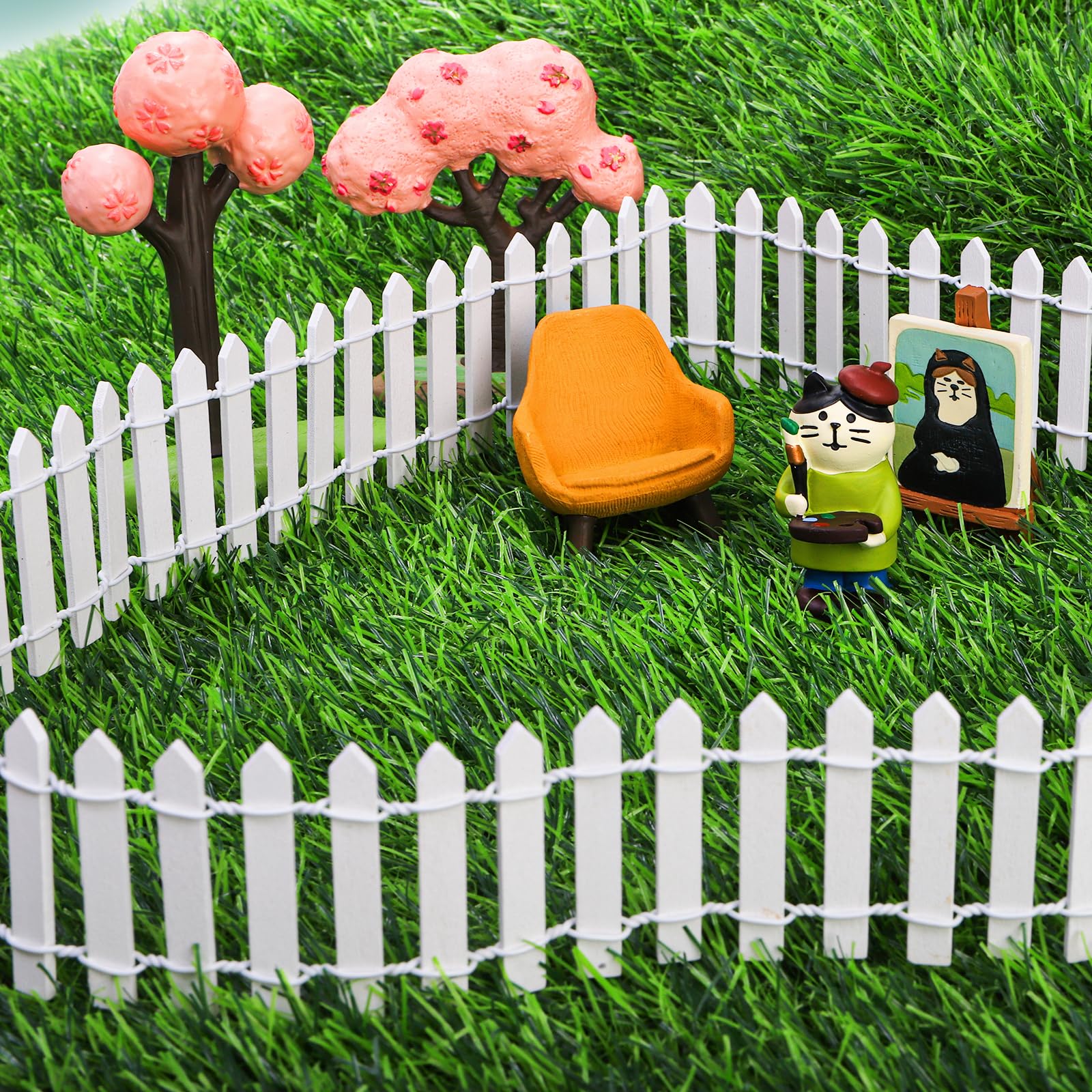 Elsjoy DIY craft fence is ideal for gingerbread houses and dioramas.