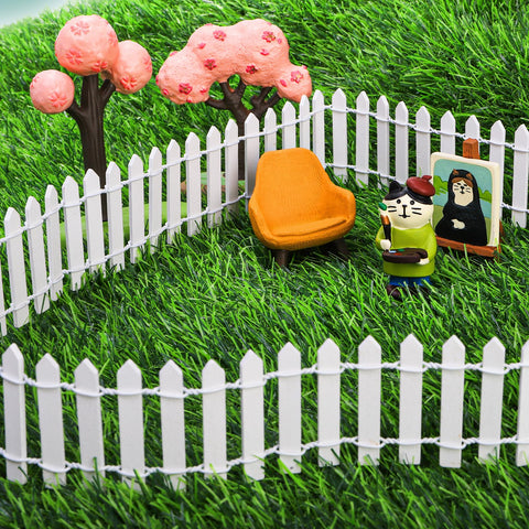 Elsjoy DIY craft fence is ideal for gingerbread houses and dioramas.