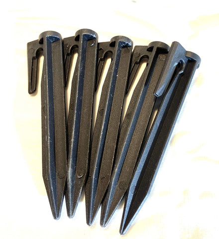 EMBergSupply installation-friendly stakes fit 14–22 gauge wires.