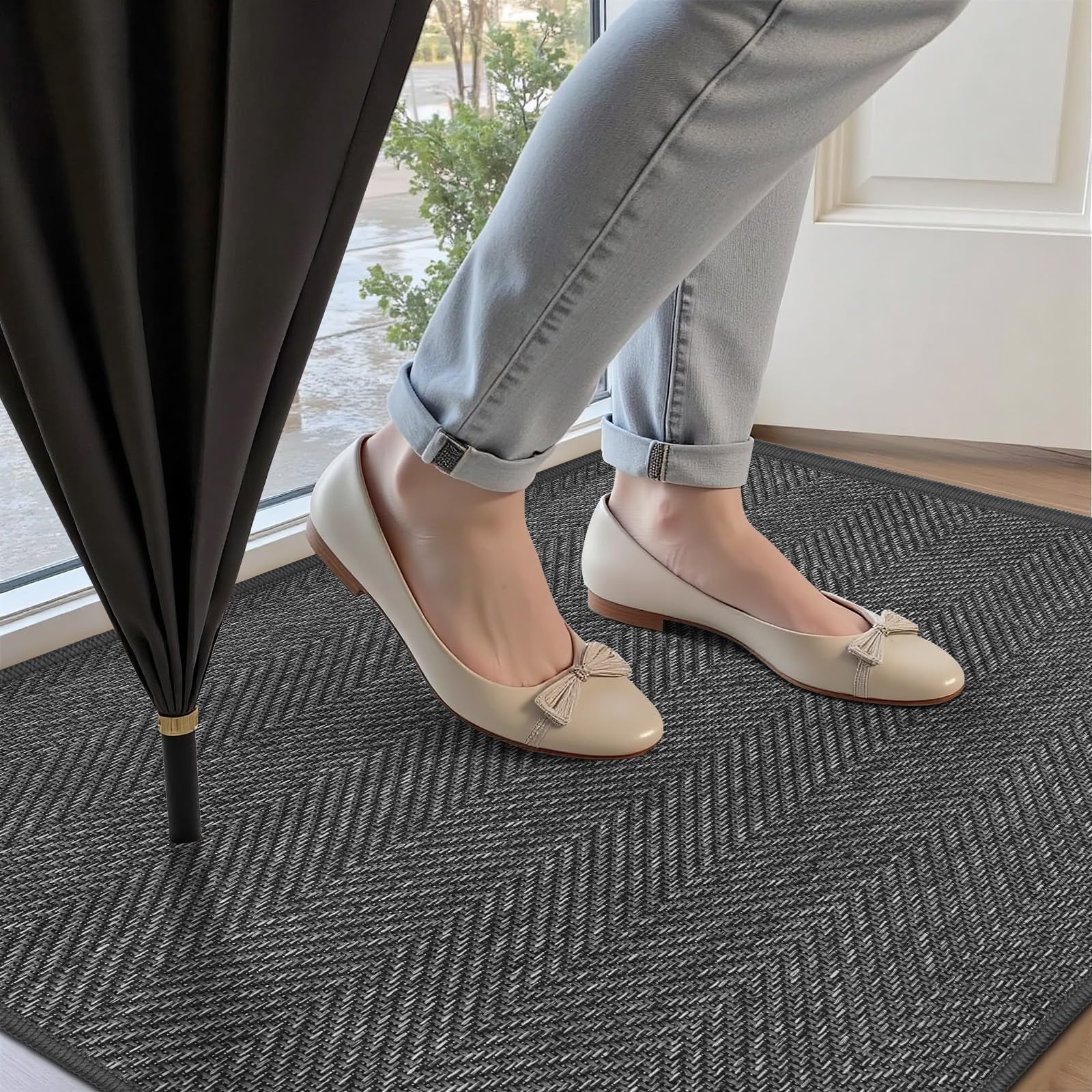 ENHASIV door mat absorbs moisture and mud, helping keep entrances clean.