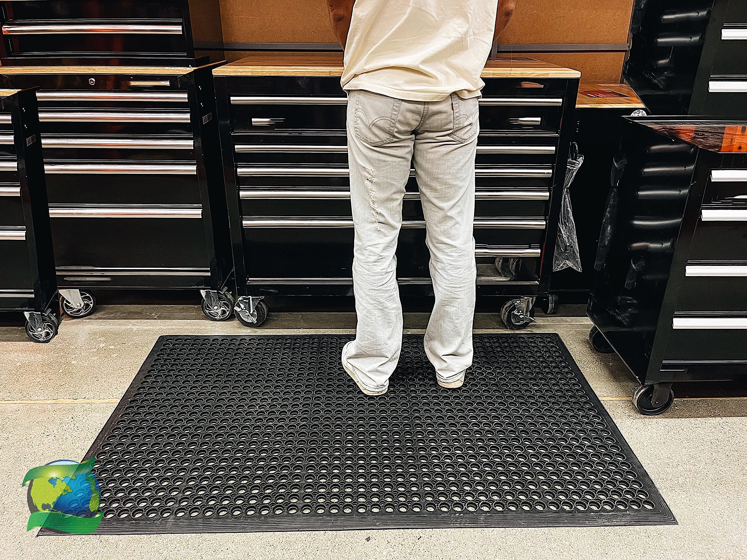 Envelor commercial high-traffic mat suitable for restaurants.