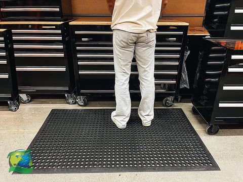 Envelor easy-clean drainage mat, shake out or rinse away debris.