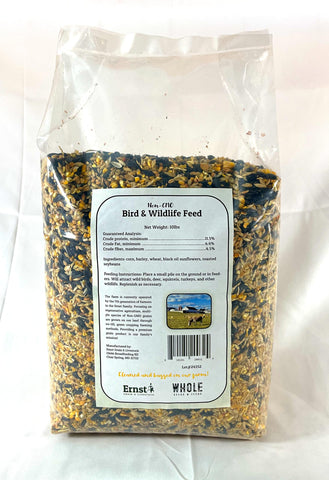 Ernst Grain & Livestock corn-barley-wheat blend attracts diverse wildlife at feeders.