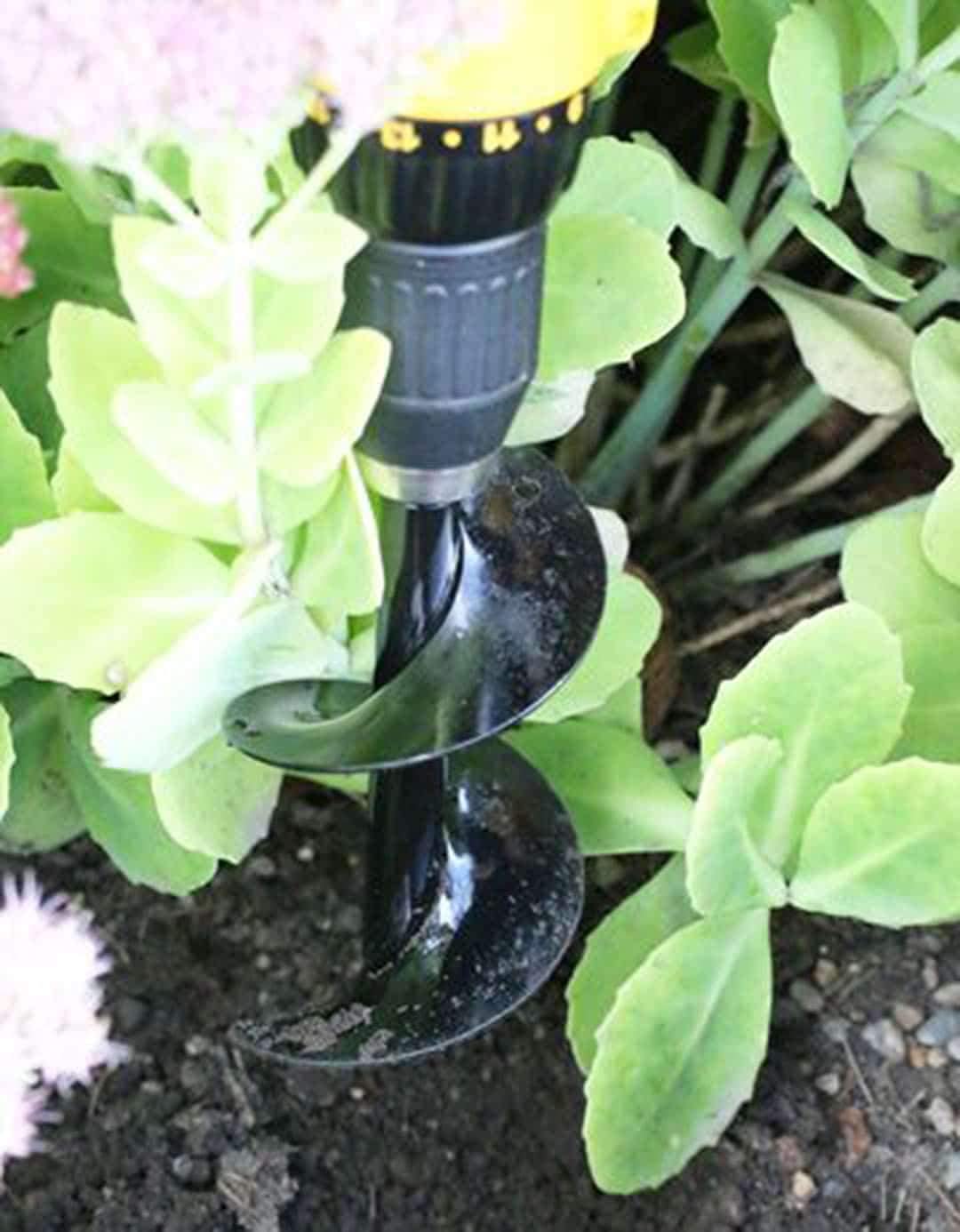 ERYTLLY durable steel shaft ready for tough garden digging tasks.