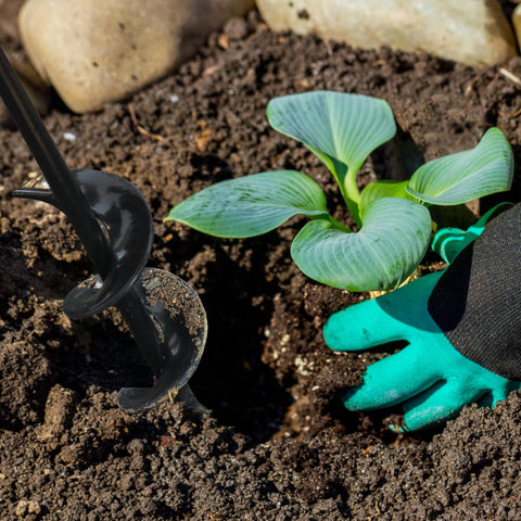 ERYTLLY Bulb Planter shows black coating protecting the shaft during use.