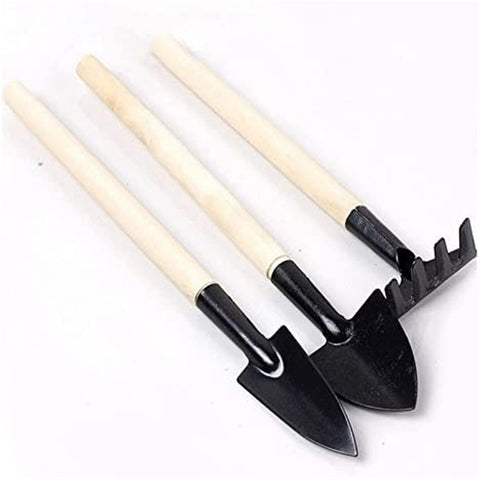 Eshylala mini square shovel showing sturdy head and precise digging for pots.