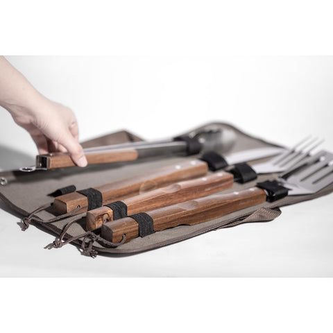 Esie Houzie 15-inch tongs with secure grip for safe turning.