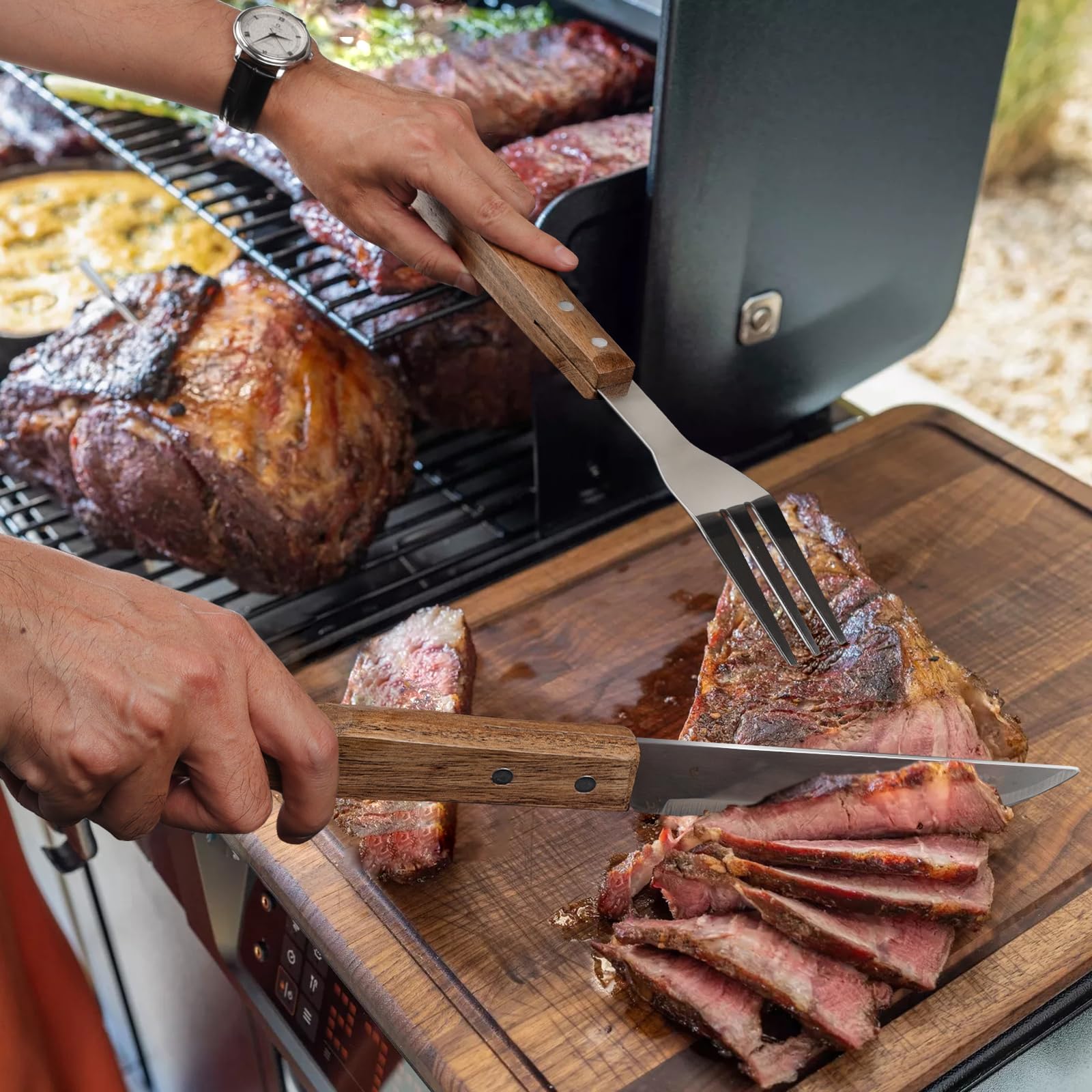Esie Houzie wooden handles provide comfortable, heat-resistant grip.