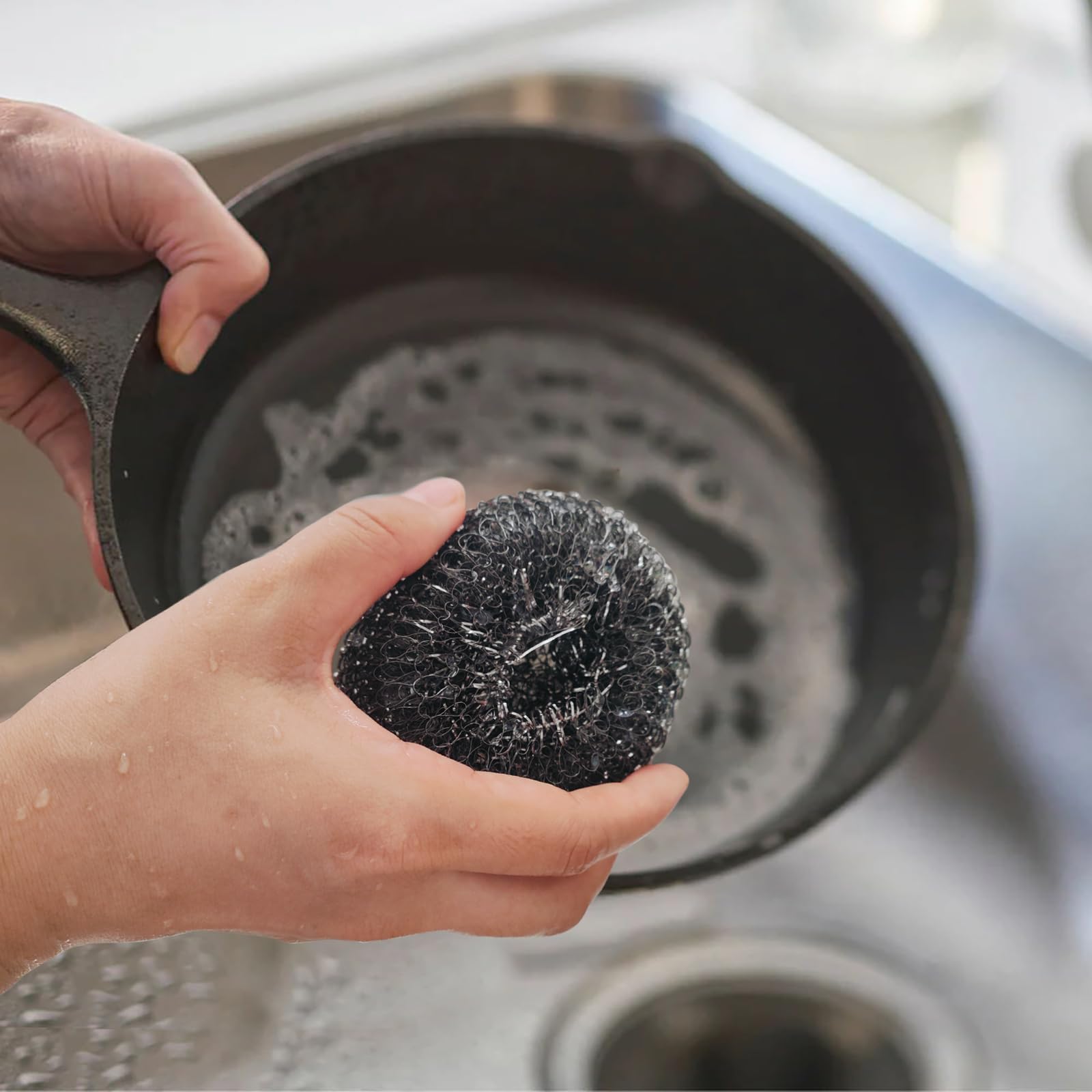Esie Houzie bristle-free cleaning pad for safe, daily use.
