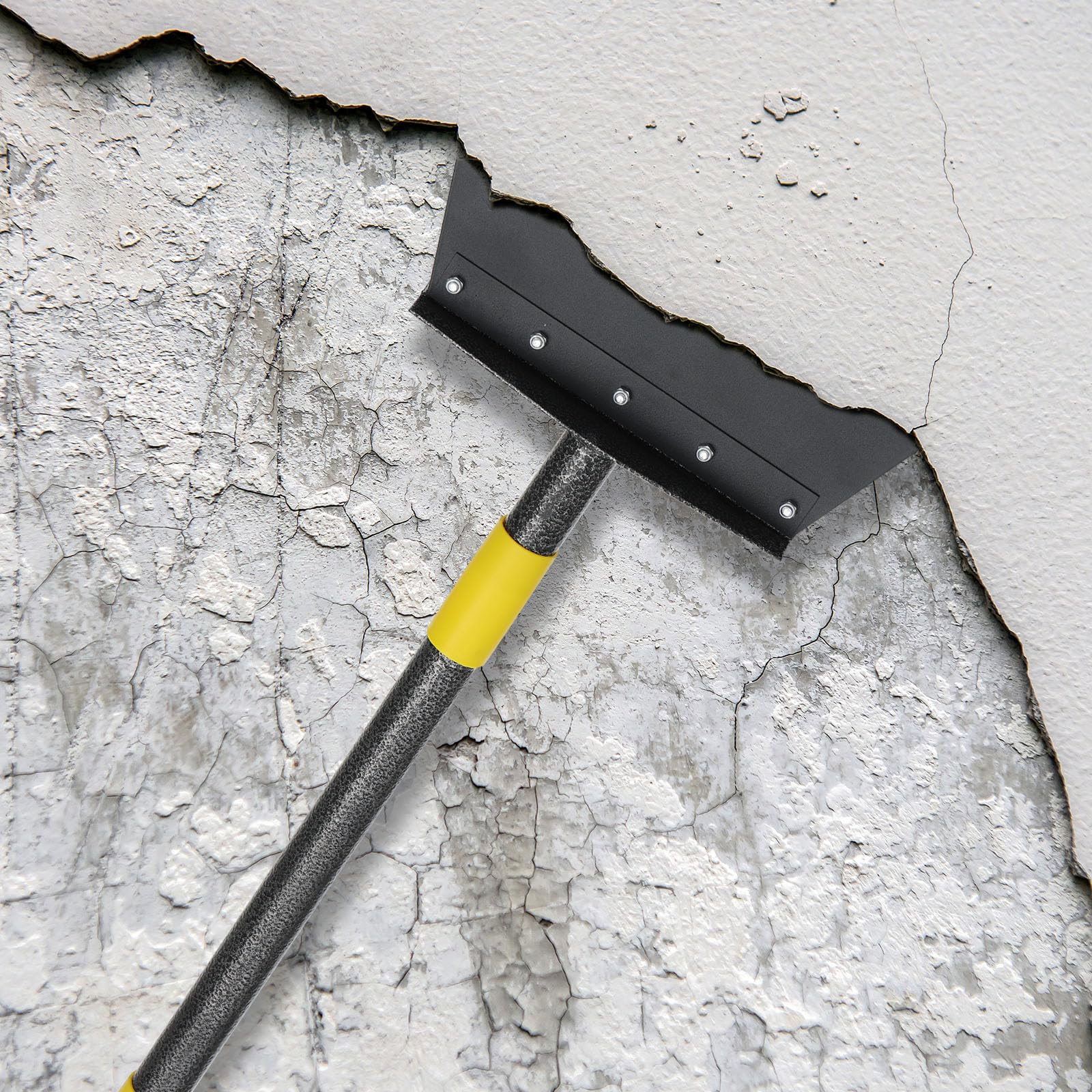 EUIJOIP garden weeder cleanly removes weeds and moss from cracks and beds.
