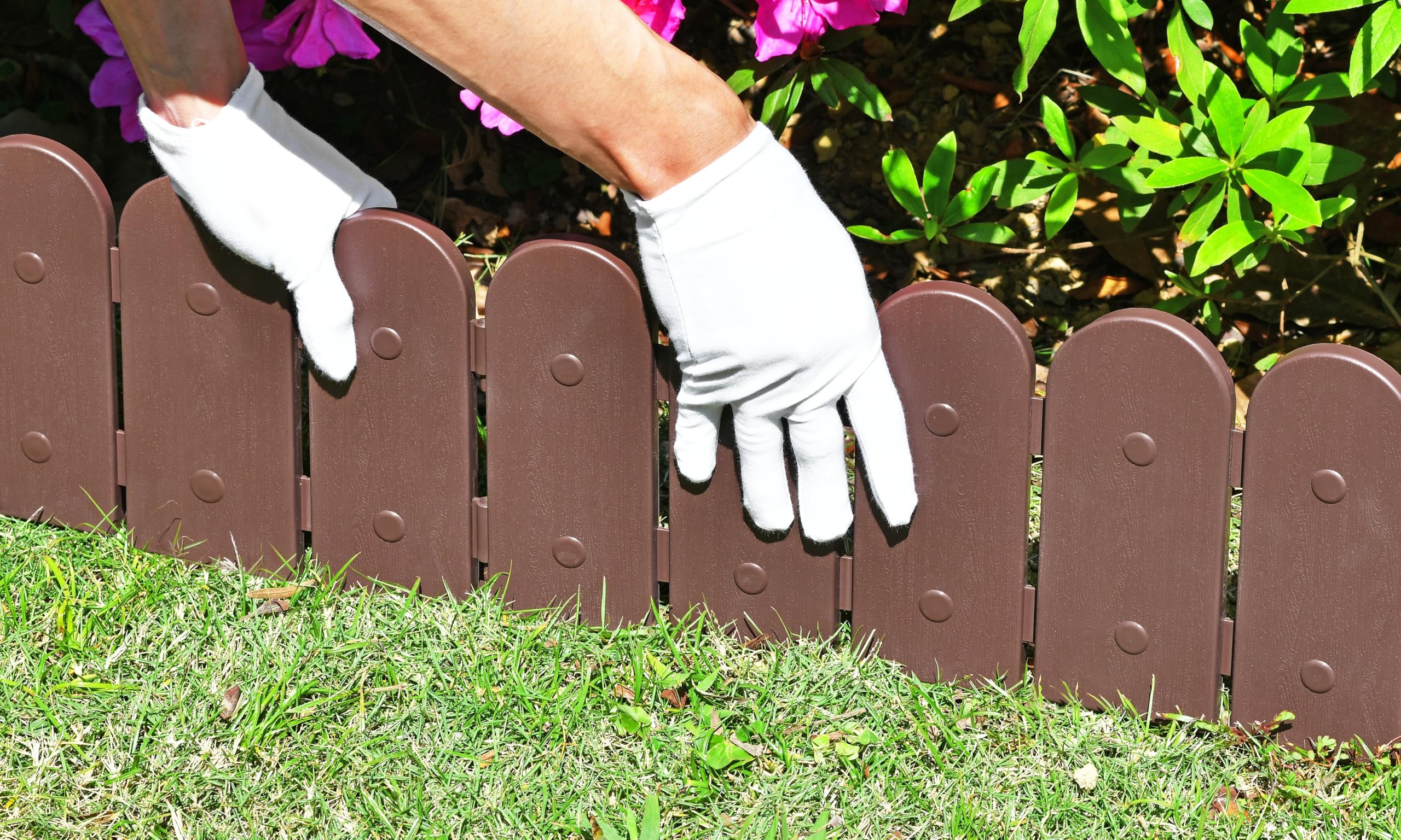 Evelyne 8-panel kit spans 10 feet for organized garden borders.