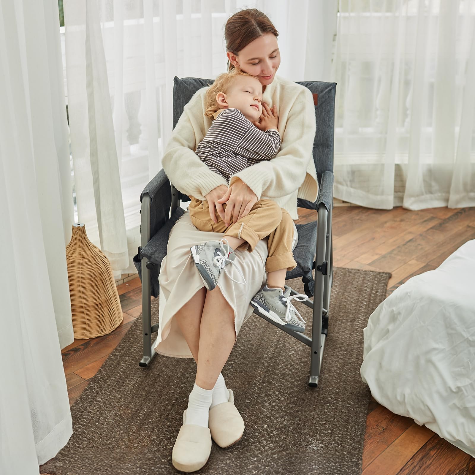 Ever Advanced portable rocker highlights light weight for easy transport outdoors
