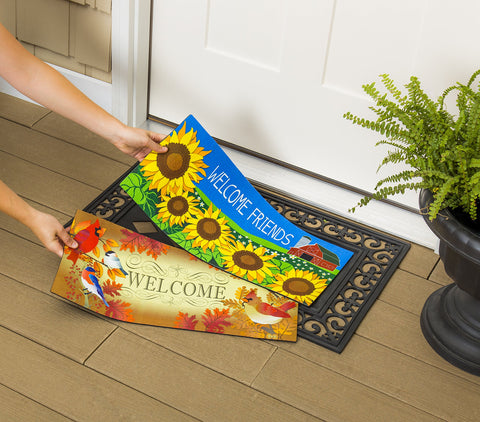 Tray dries quickly after rain, thanks to its low-profile design.