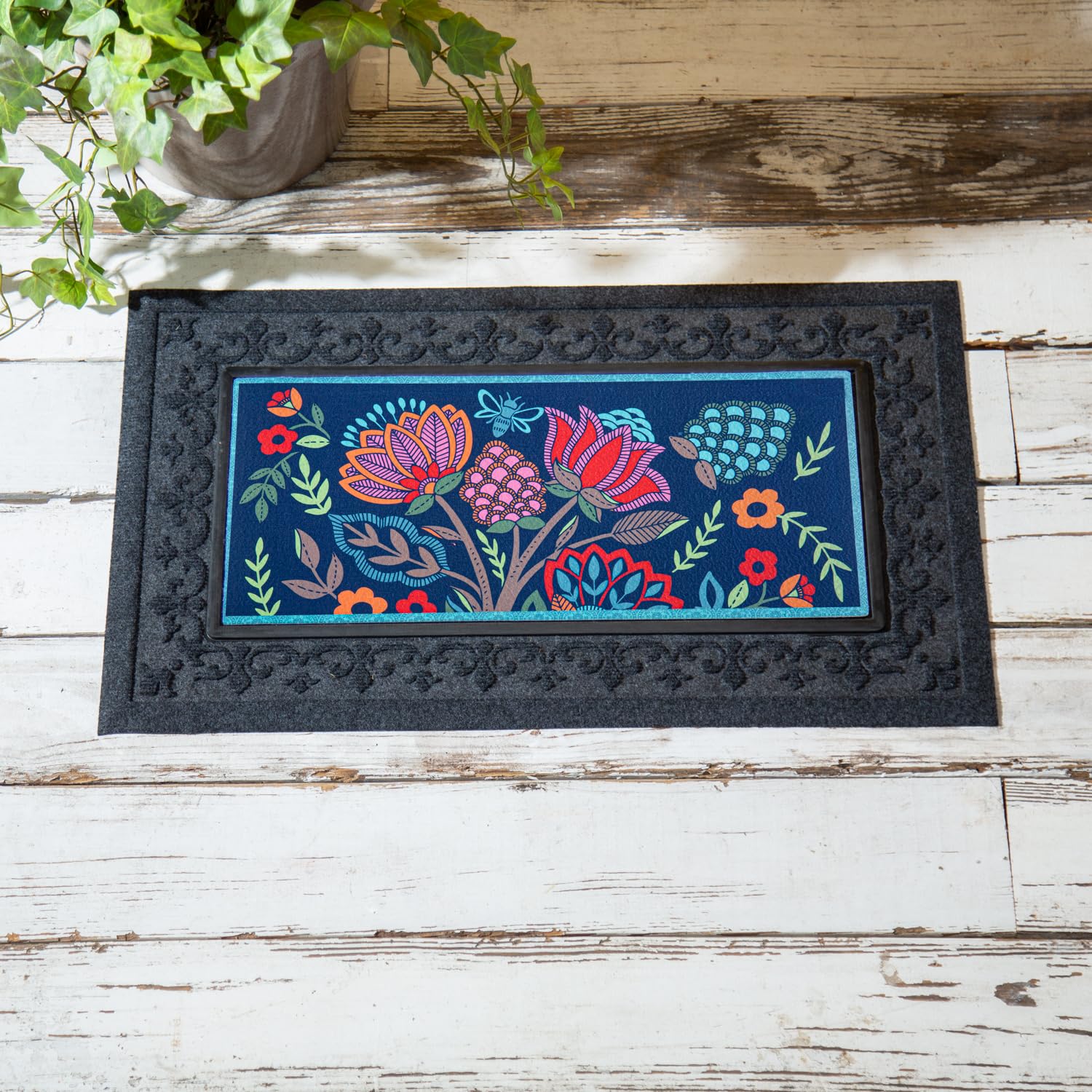 Outdoor-friendly Evergreen Flag Sassafras Switch Mat resists fading and staining over time.