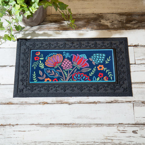 Outdoor-friendly Evergreen Flag Sassafras Switch Mat resists fading and staining over time.