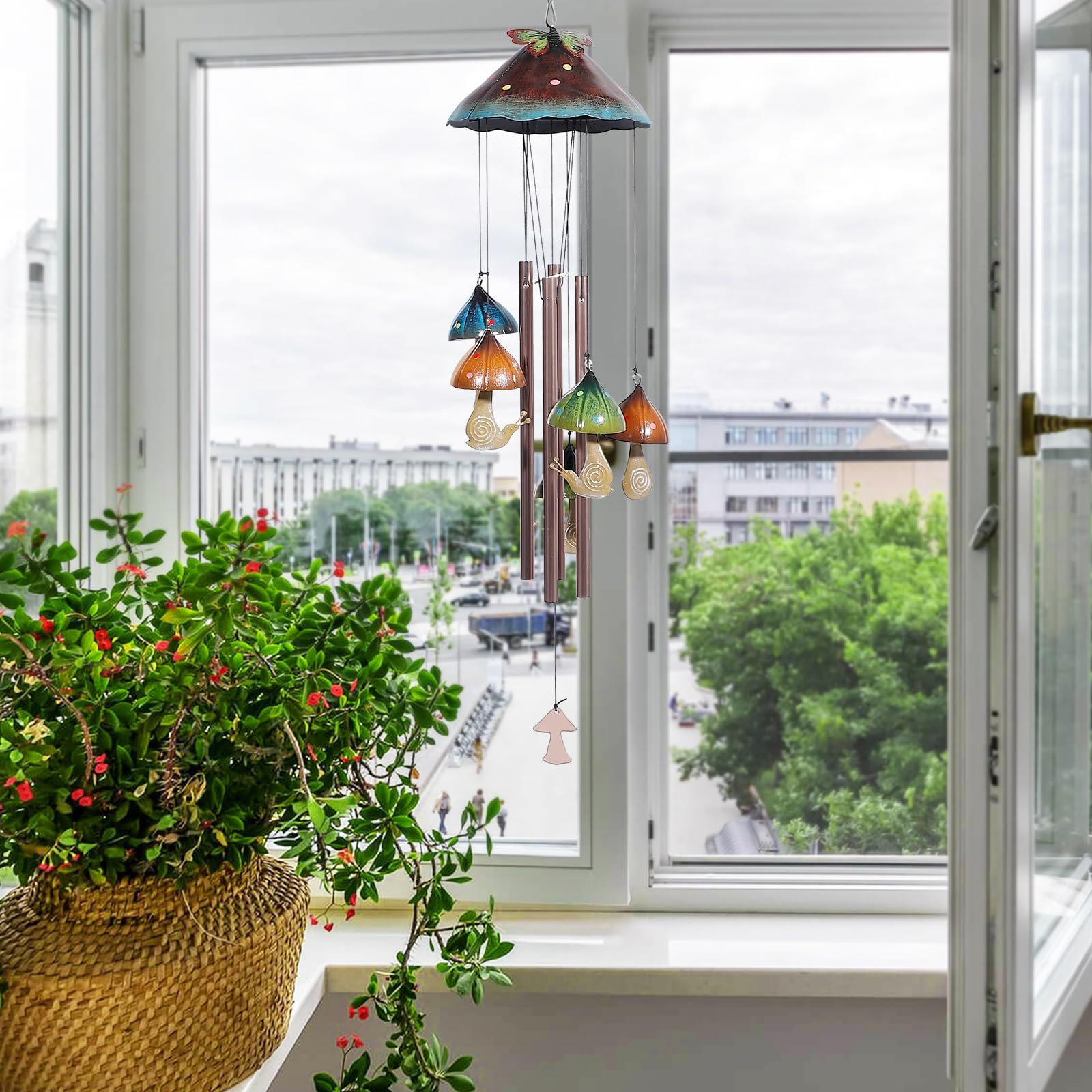 EVOLUX wind chimes mushroom green bring tranquil garden soundscape during windy days.