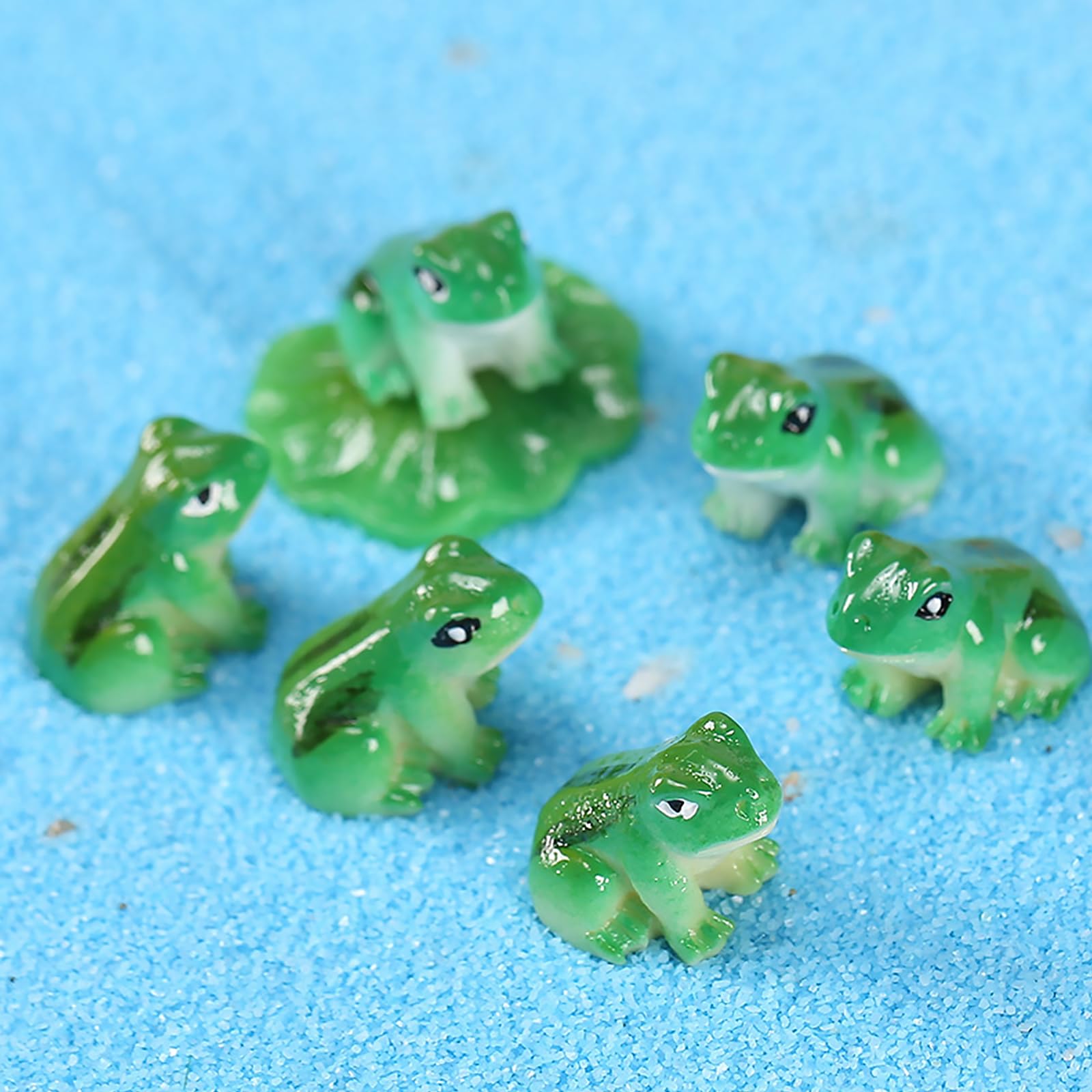 Resin frog statue ideal for dollhouses and DIY terrarium scenes.