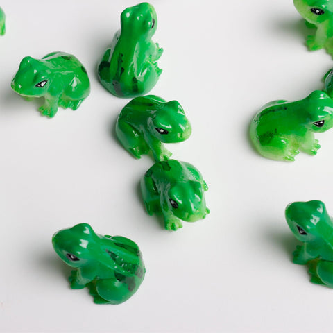 Exasinine frog miniatures for decorative fairy world builds and plant pots.