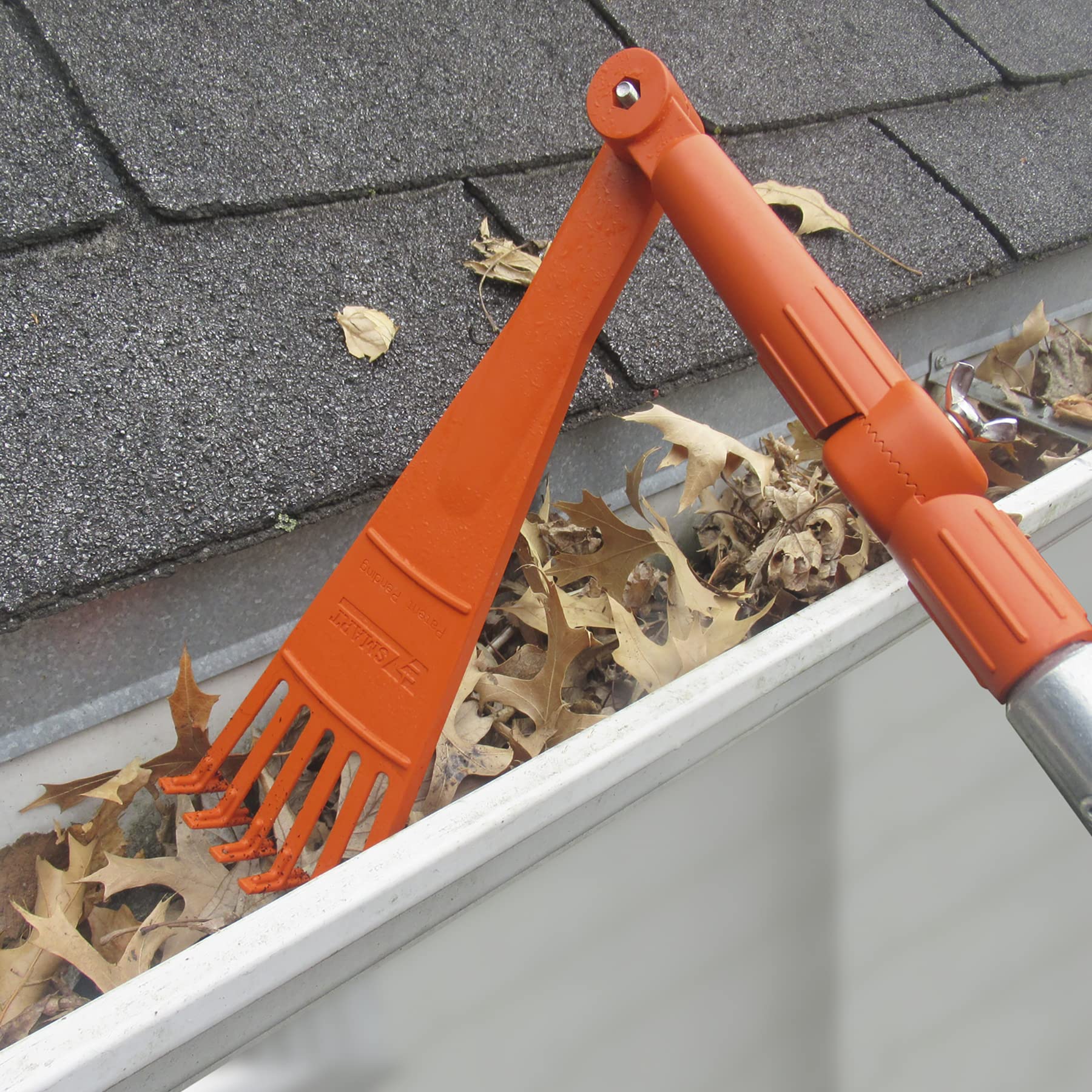EZ SMART Mini Rake Head clearing leaves and debris from gutters from the ground.