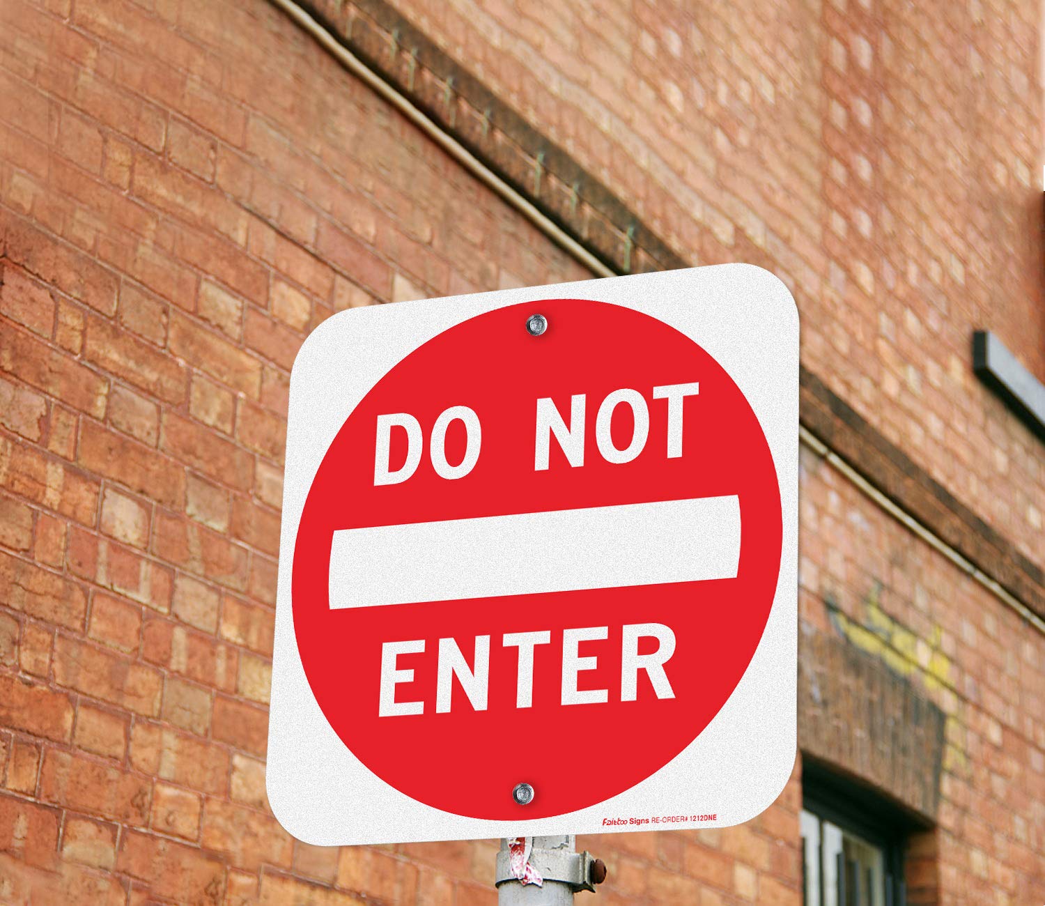 Faittoo reflective sign boosts nighttime visibility for drivers.