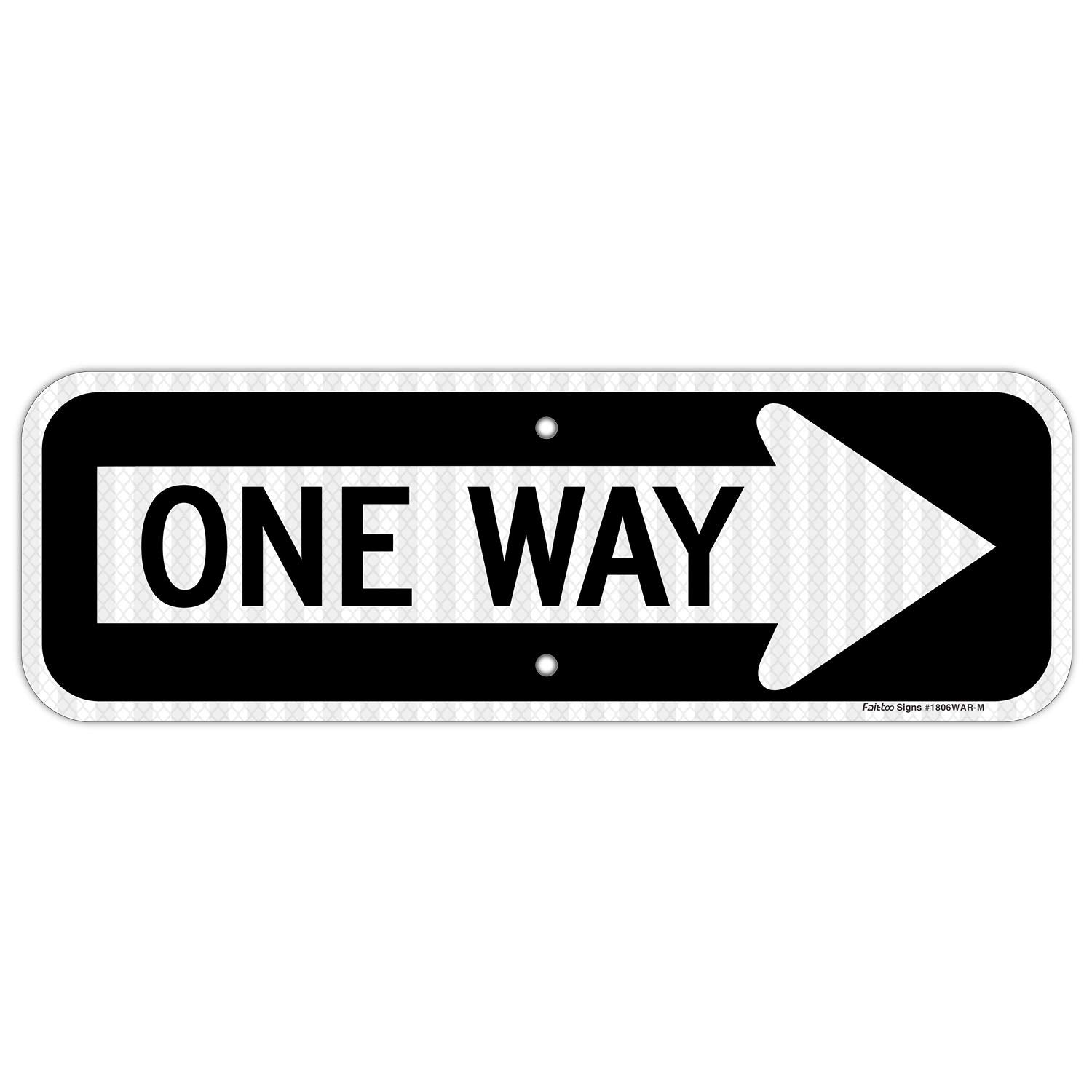 Faittoo one-way sign with right arrow, clear traffic direction for busy spaces