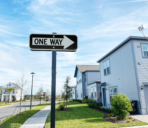 Faittoo UV-protected one-way sign maintains color over years