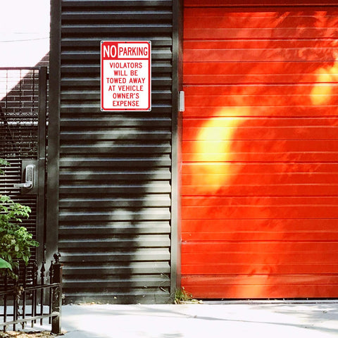 Faittoo UV-protected outdoor sign demonstrates weather resistance for year-round use.