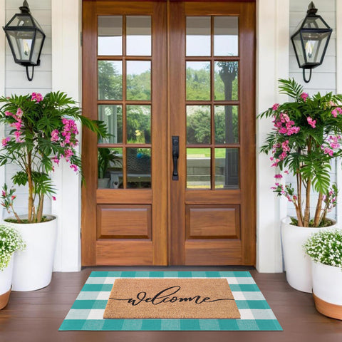 Fallovea Easter porch decor idea adds seasonal cheer.