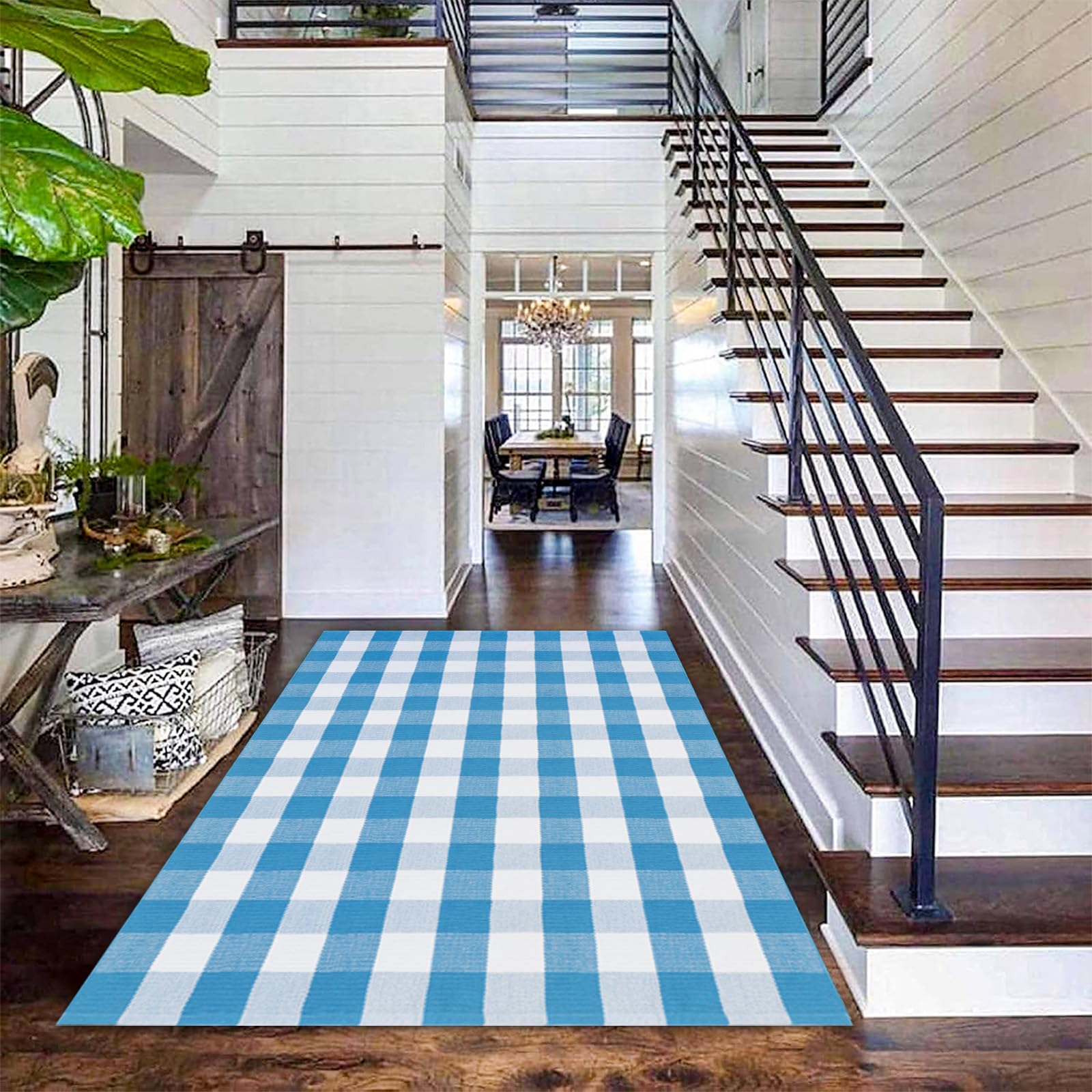 Fallovea easy-care plaid rug, machine washable and fade-resistant.