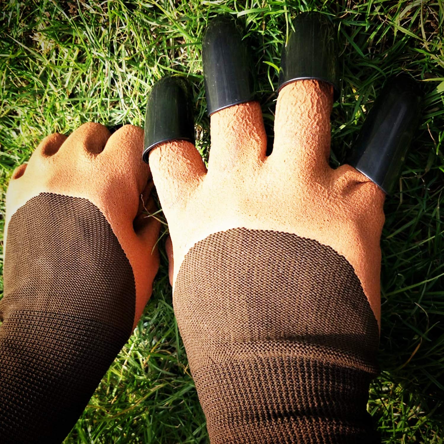 Easy-to-clean design of Famoy Claw Gloves after messy tasks.