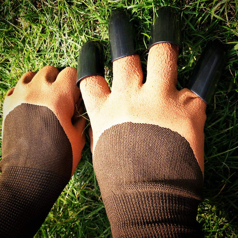 Easy-to-clean design of Famoy Claw Gloves after messy tasks.