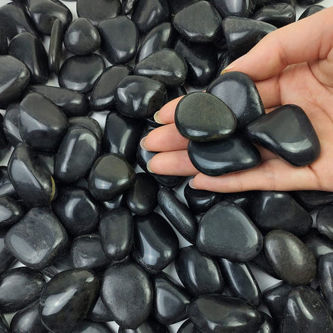 FANTIAN black pebbles close-up: polished round stones for plant displays and drainage